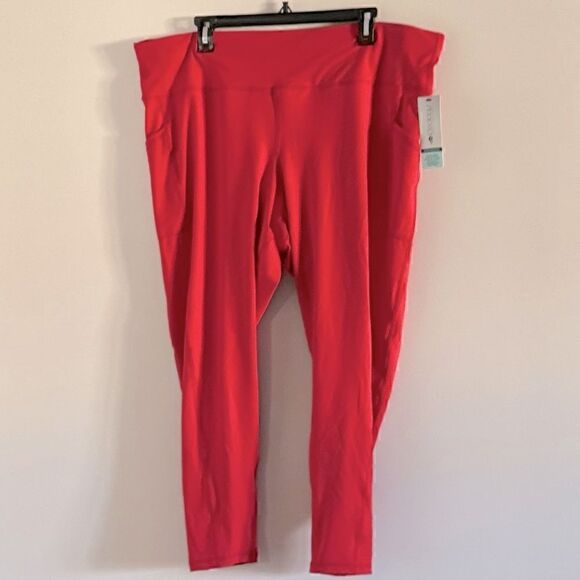 ID Ideology Women's Compression High-Waist
Side-Pocket 7/8 Length Leggings, Red - Picture 5 of 10